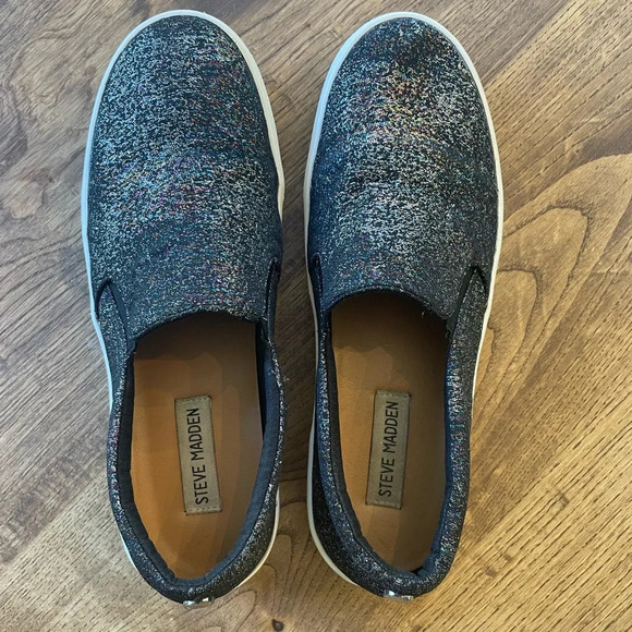 Steve Madden Gills Slip on Metallic Sneaker Tennis Shoe 9 M EUC Iridescent Black - Picture 4 of 8